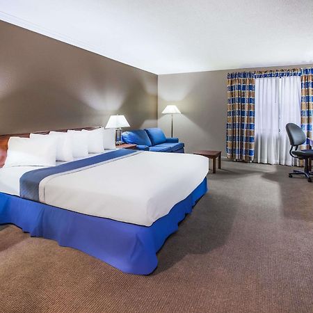Days Inn By Wyndham Midland Exterior photo