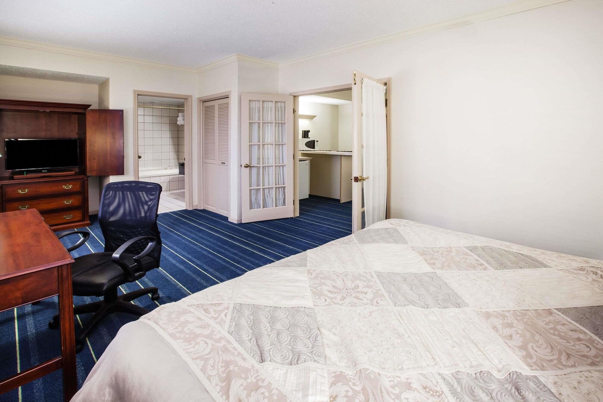 Days Inn By Wyndham Midland Exterior photo